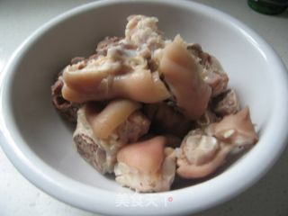 没有酱油的红烧猪蹄养成记的做法步骤：2