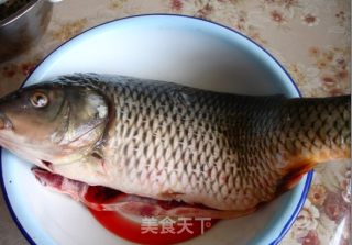 家常鲤鱼的做法步骤：1
