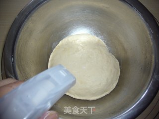 简单易做,低热量的牛奶小面包的做法步骤：6