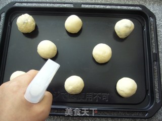 简单易做,低热量的牛奶小面包的做法步骤：10