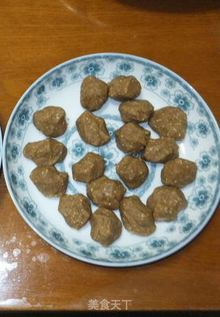 最喜欢吃的椒盐酥饼的做法步骤：1