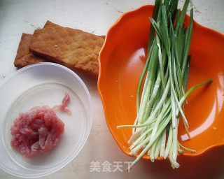 香韭豆干炒肉的做法步骤：1