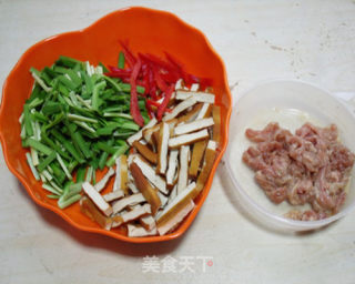 香韭豆干炒肉的做法步骤：2