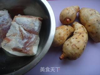 芋儿米粉蒸肉的做法步骤：1