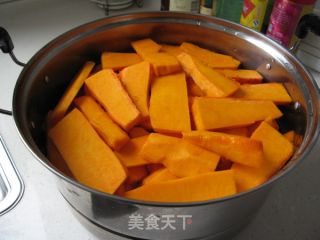 全程详解家庭版南瓜小饼的制作---我的第一个无添加 纯手工 小点心的做法步骤：2