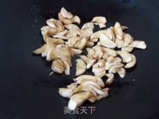 红椒炒白茄的做法步骤：3