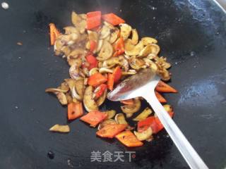 红椒炒白茄的做法步骤：8