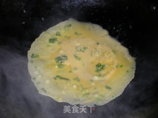 葱花鸡蛋饼的做法步骤：11