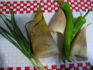 餐桌小炒菜--冬笋炒肉片的做法步骤：1