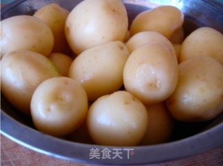 麻辣小土豆的做法步骤：1