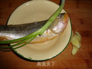 蒸小黄花鱼的做法步骤：1