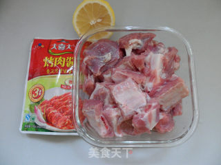 柠香排骨的做法步骤：1