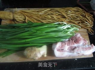 豆腐丝炒韭菜的做法步骤：1