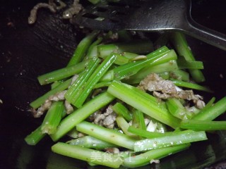 牛肉芹菜的做法步骤：5