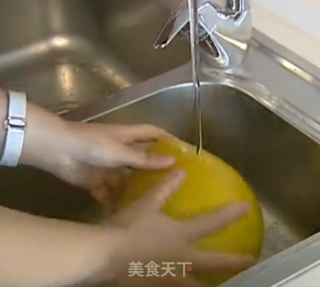 不苦的蜂蜜柚子茶的做法步骤：2