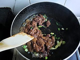 芹菜炒猪肝--春日养肝的做法步骤：5