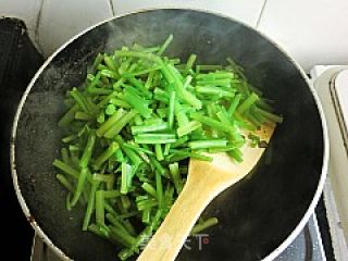 芹菜炒猪肝--春日养肝的做法步骤：7