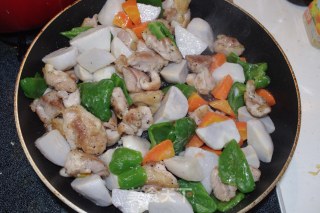 炒芋头与鸡肉的做法步骤：4