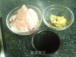 自制猪脖肉的做法步骤：1