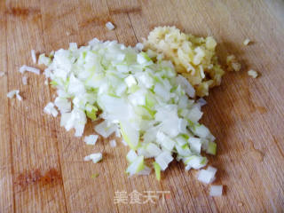 【营养早餐】饺子皮改作馄饨秘诀---菠菜鲜肉大馄饨的做法步骤：3