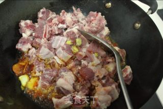 [花花菜]---土豆烧排骨的做法步骤：4
