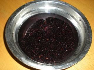 黑米芝麻糊的做法步骤：2