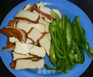 茶干青椒炒肉丝的做法步骤：4