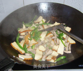 茶干青椒炒肉丝的做法步骤：11