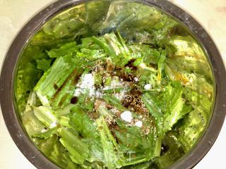 【平淡的幸福】蚝油陈醋拌油麦菜的做法步骤：2