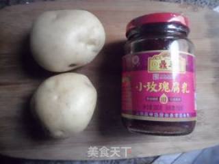 腐乳土豆的做法步骤：1