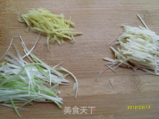 美味的芹菜丝炒肉的做法步骤：2