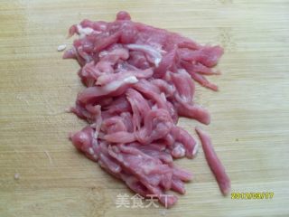美味的芹菜丝炒肉的做法步骤：3