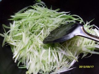 美味的芹菜丝炒肉的做法步骤：8