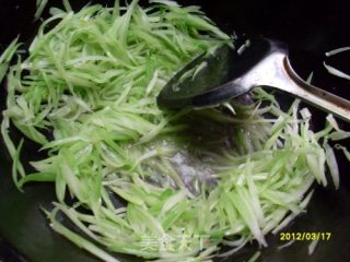 美味的芹菜丝炒肉的做法步骤：9