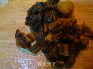 糟菜炒蚕豆的做法步骤：2