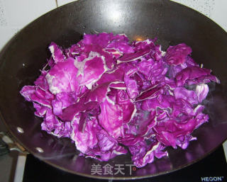 牛肉酱手撕紫甘蓝的做法步骤：4