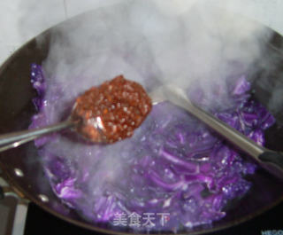 牛肉酱手撕紫甘蓝的做法步骤：5