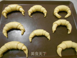 牛角面包的做法步骤：9