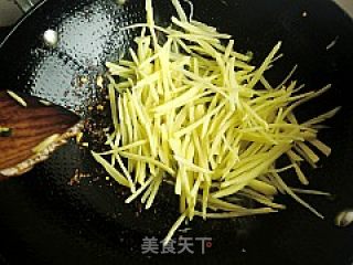 土豆洋葱炒肉丝的做法步骤：5