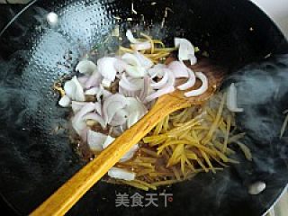 土豆洋葱炒肉丝的做法步骤：8