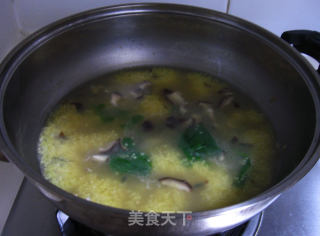 香菇皮蛋小米粥的做法步骤：3