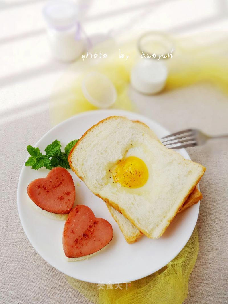 用食物来表达爱意——爱心吐司煎蛋的做法