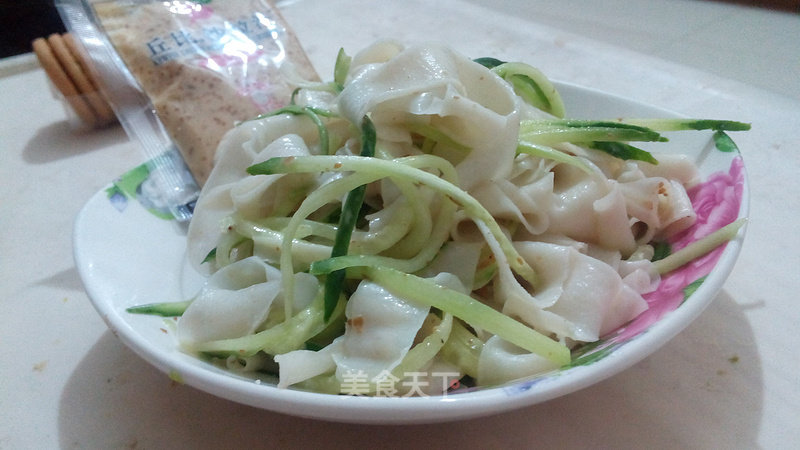 家乡风味凉拌黄瓜丝凉皮的做法