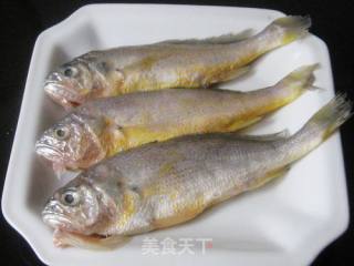 油豆腐小黄鱼煲的做法步骤：1
