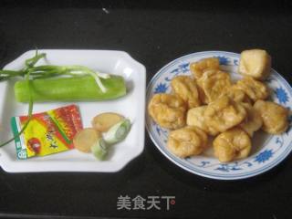 油豆腐小黄鱼煲的做法步骤：2