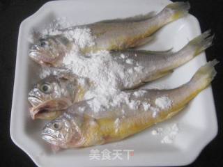 油豆腐小黄鱼煲的做法步骤：3