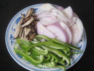 香菇炒杂蔬的做法步骤：2