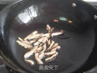 香菇炒杂蔬的做法步骤：3