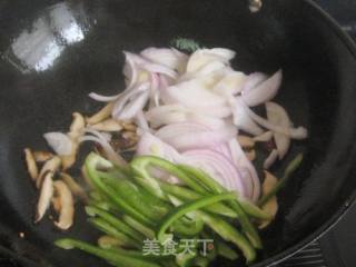 香菇炒杂蔬的做法步骤：4
