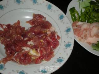 青椒肉丝的做法步骤：2